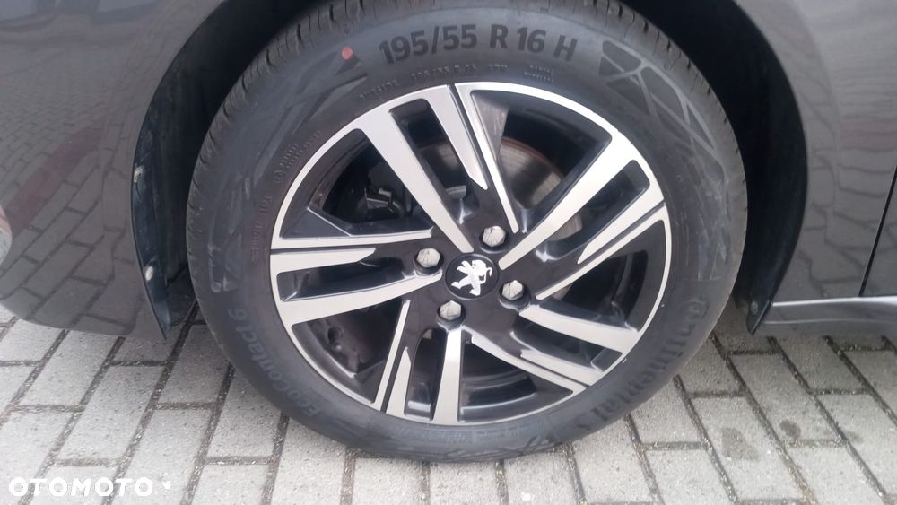 Peugeot 208 PureTech 100 Allure - 8