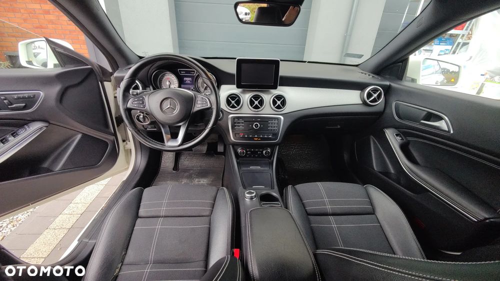 Mercedes-Benz CLA 200 7G-DCT - 19