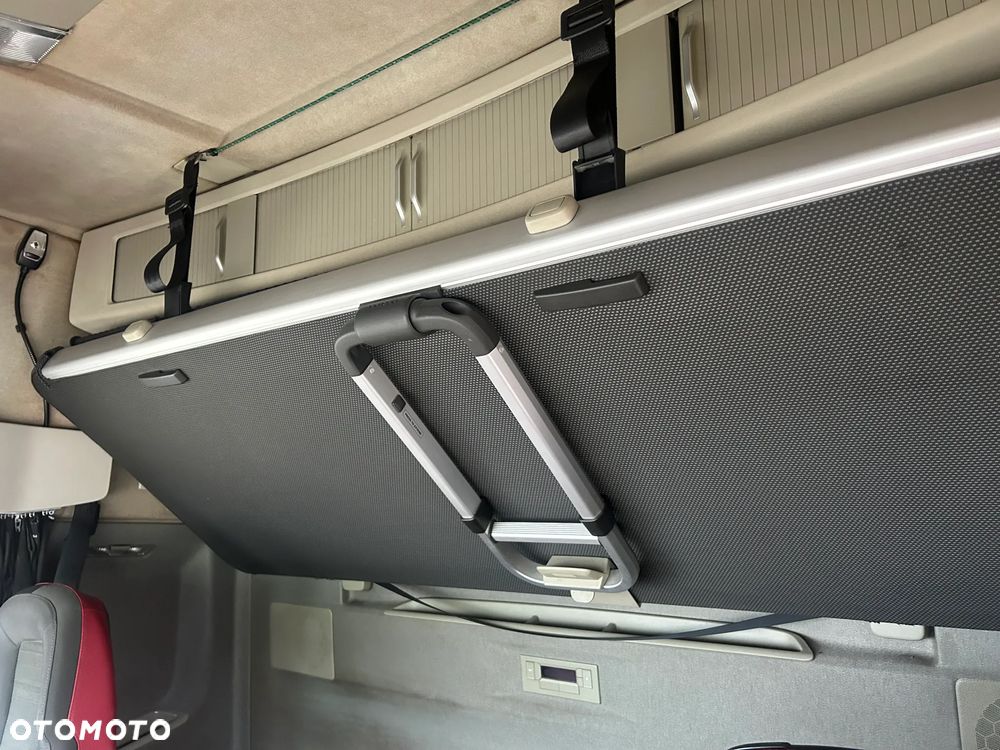 Volvo FH 460 AUTOMAT / HALOGENY ORUROWANIE / FULL SPOJLERY / OBRTOWE SIEDZENIE / KSENONY / LED / POLSKI SALON / PRZEBIEG 995 TYS. KM / EURO 6 / 2014 ROK !! - 33