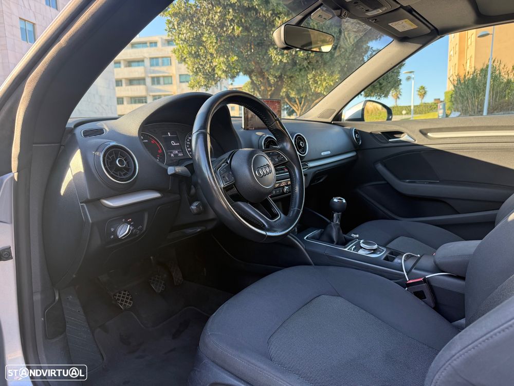 Audi A3 Cabrio 1.6 TDi Design - 8