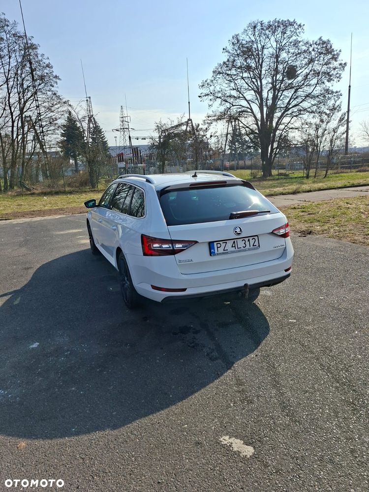 Skoda Superb 2.0 TDI Style DSG - 4