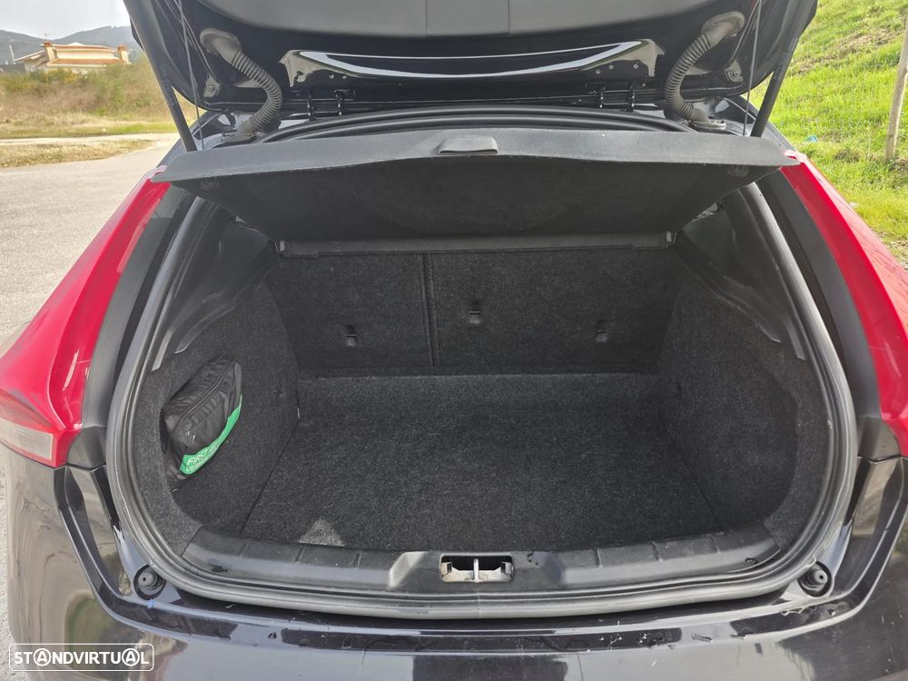 Volvo V40 2.0 D2 R-Design - 10