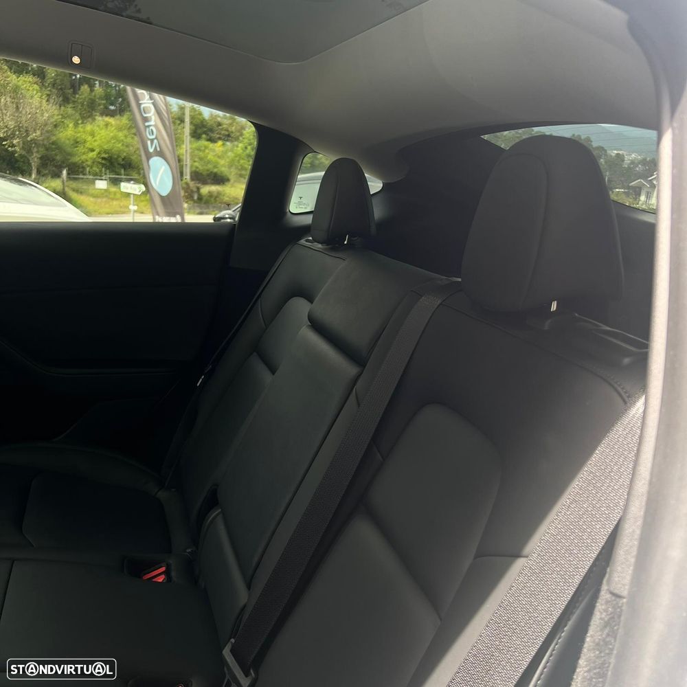 Tesla Model Y Long Range Dual Motor AWD - 24