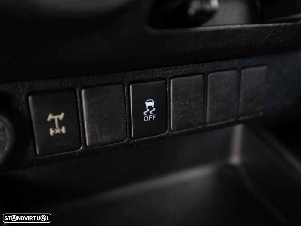 Toyota Hilux 2.4 D-4D 4WD CE c/iva - 17