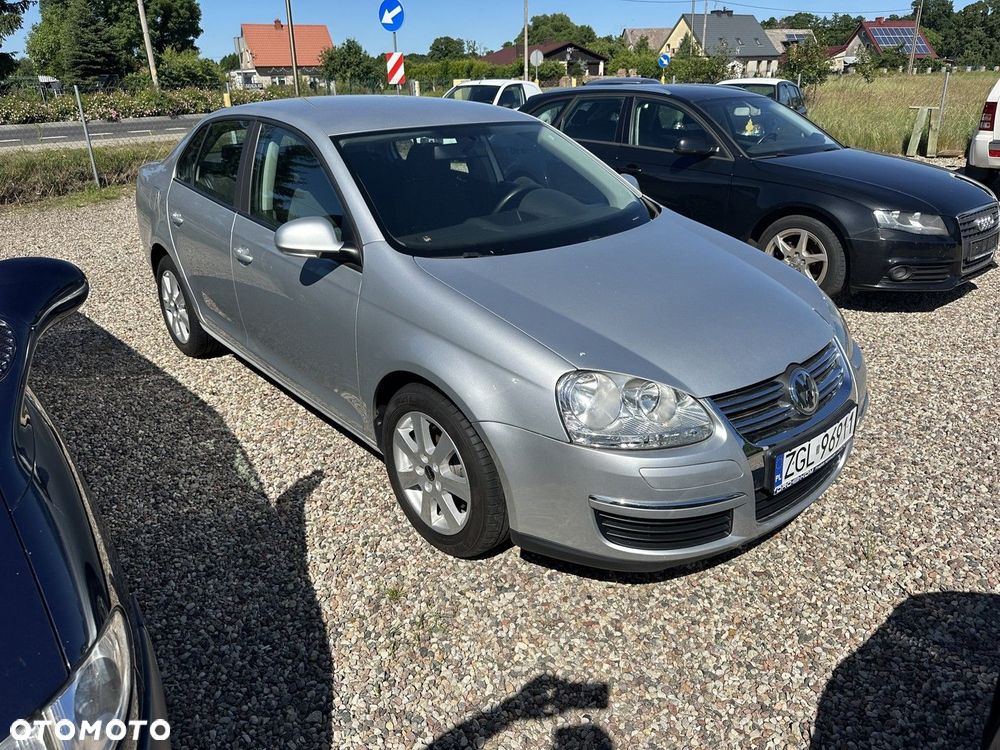 Volkswagen Jetta - 2