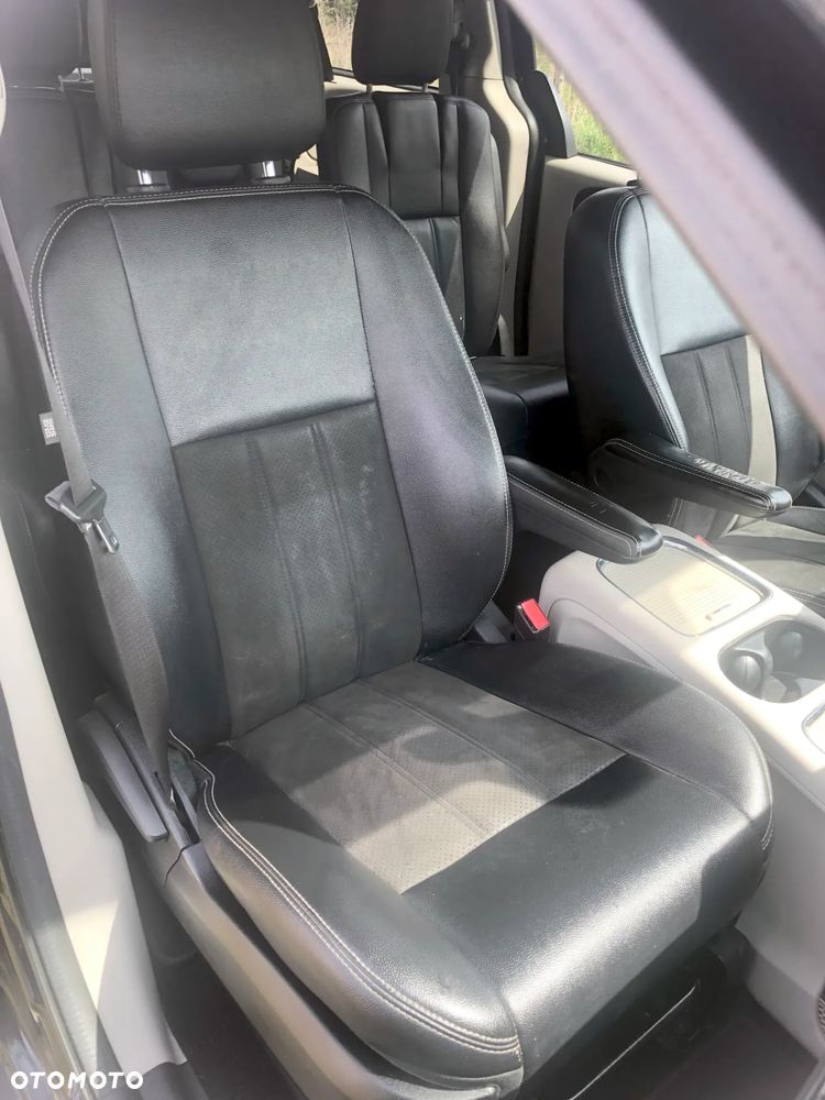 Dodge Grand Caravan - 16