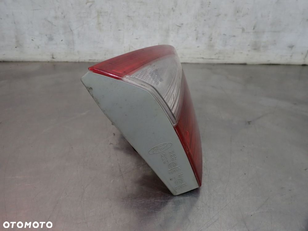 LAMPA LEWA TYLNA W KLAPIE FORD FOCUS MK3 - 2