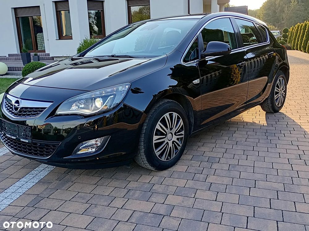 Opel Astra 2010 photo 2