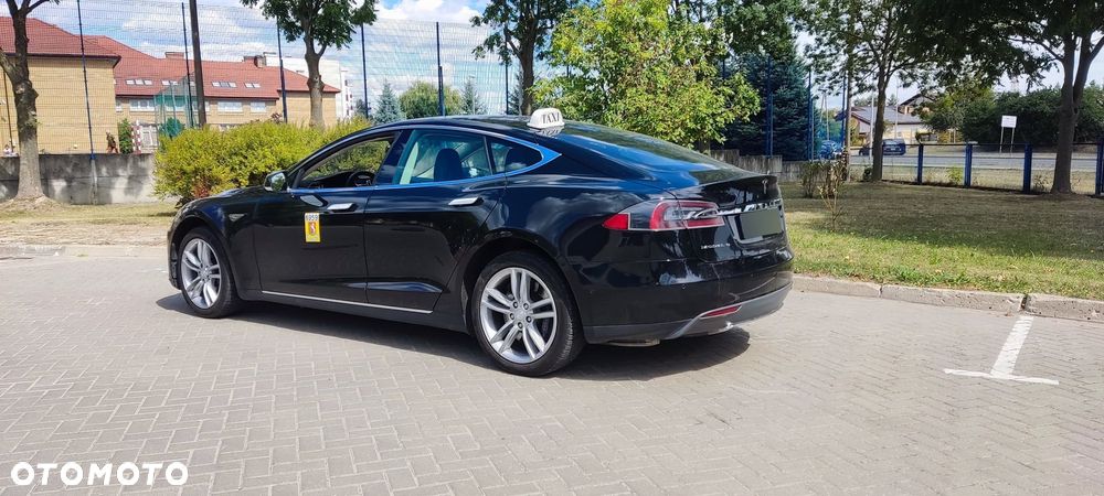 Tesla Model S 85 D - 5