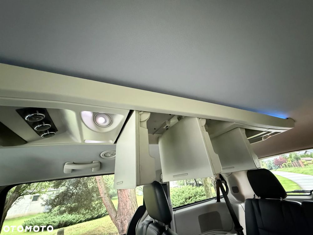Chrysler Town & Country 3.6 Touring - 25