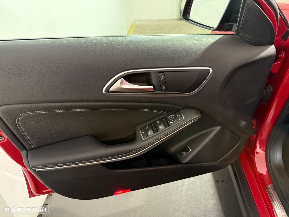 Mercedes-Benz GLA 180 d AMG Line - 12