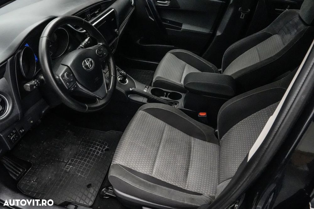 Toyota Auris 1.8 L VVT-i Hybrid Sol + - 11