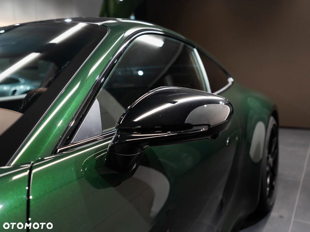 Porsche 911 Carrera T-Hybrid 4 GTS - 37