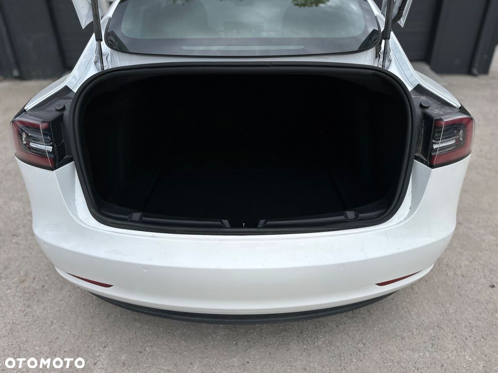 Tesla Model 3 - 16