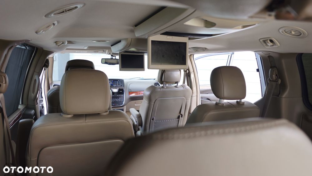 Chrysler Town & Country 3.6 Limited - 15