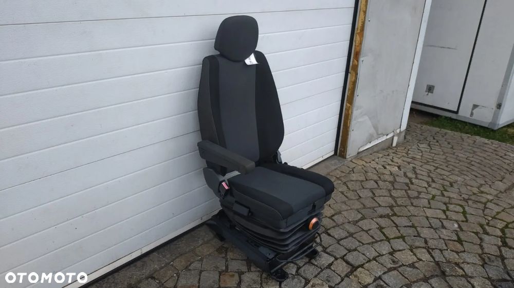 FOTEL KIEROWCY PNEUMATYCZNY RENAULT MASTER OPEL MOVANO NISSAN NV400 10- NO 325/009 - 2