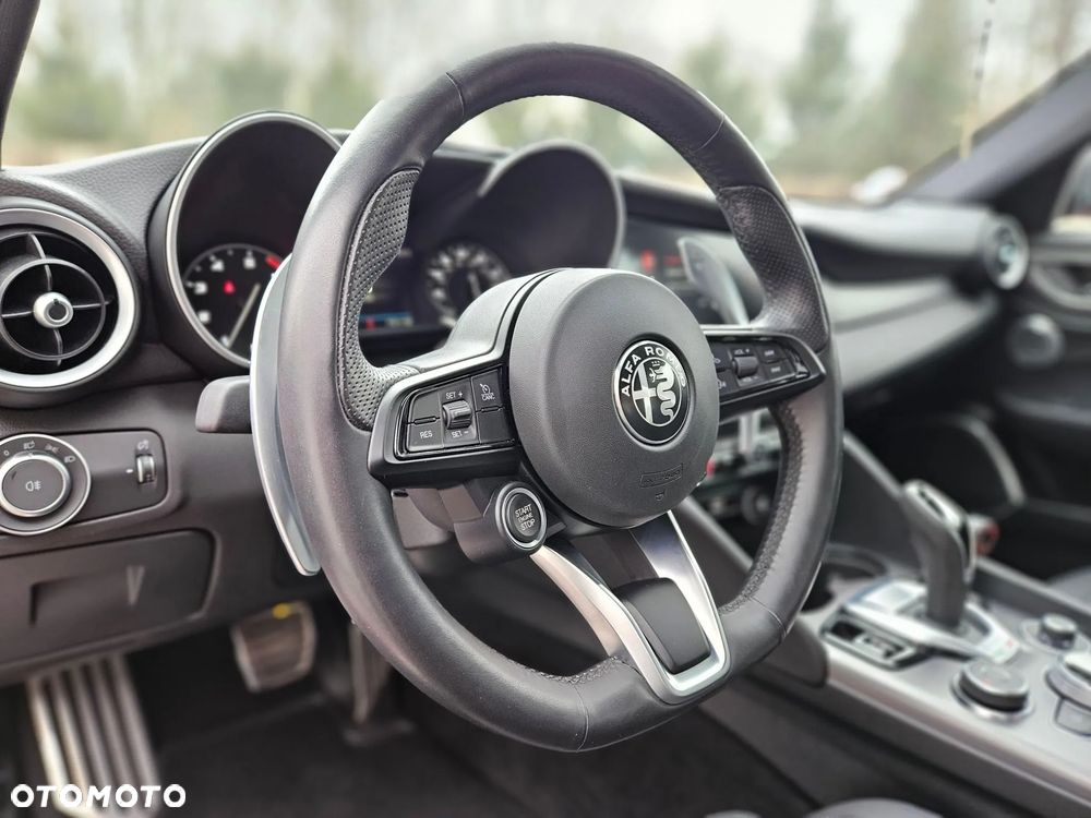 Alfa Romeo Giulia 2.0 Turbo 16V AT8-Q4 Ti - 24
