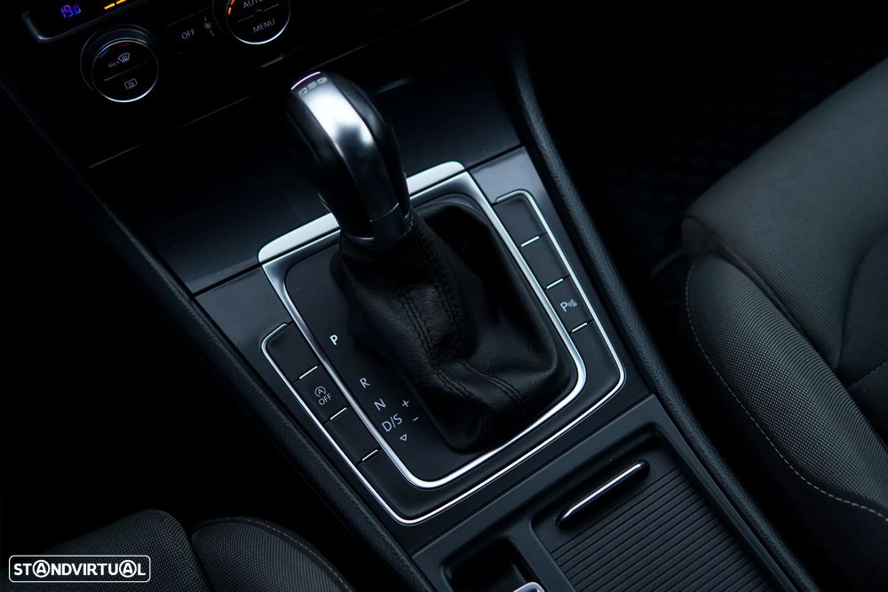 VW Golf 1.6 TDI R-Line DSG - 48