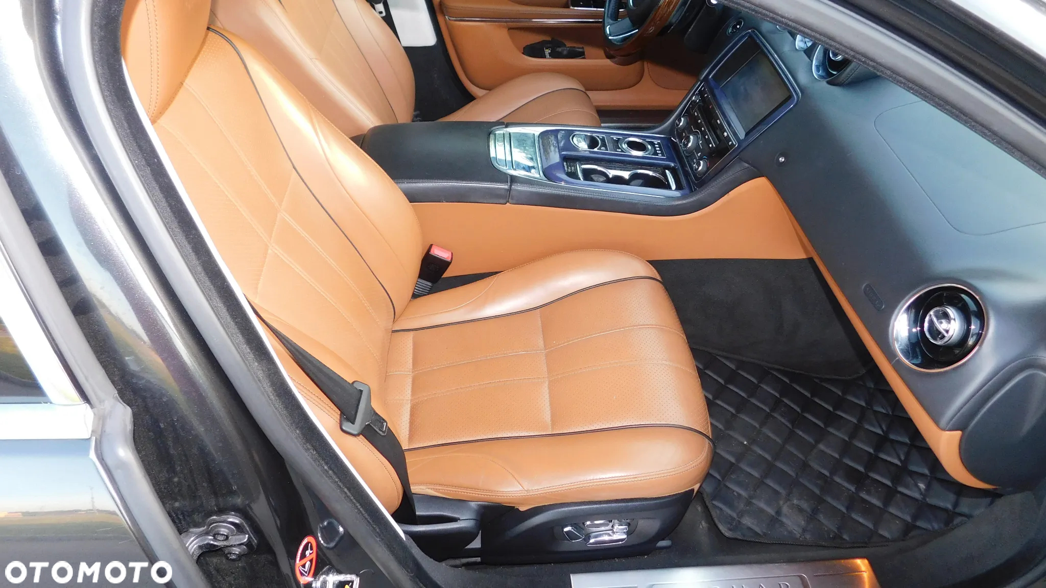 Jaguar XJ 5.0 V8 LWB Premium Luxury - 17