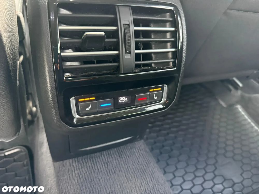 Volkswagen Passat - 34
