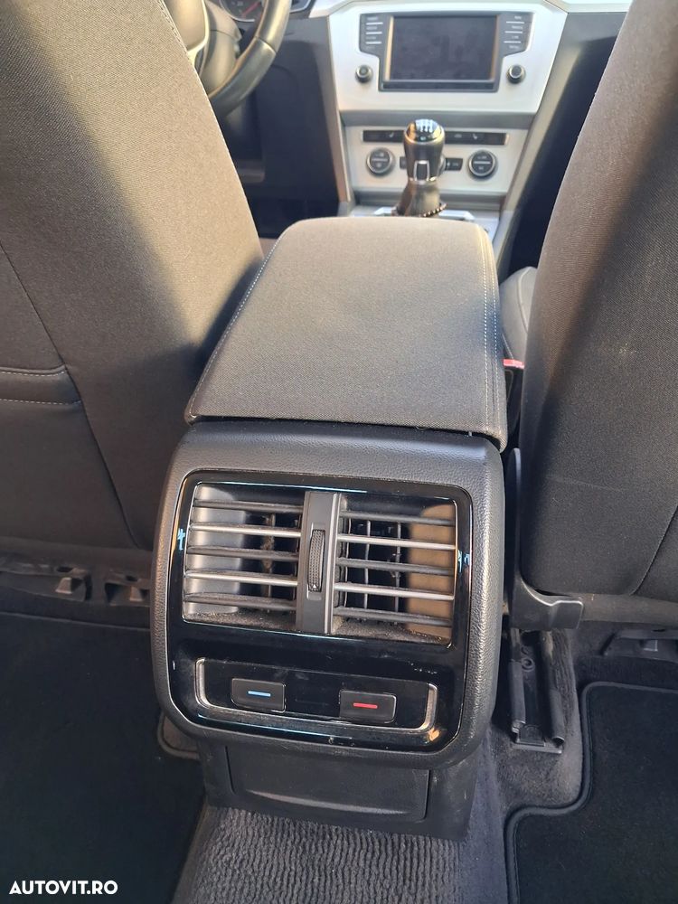 Volkswagen Passat 2.0 TDI (BlueMotion Technology) Trendline - 9