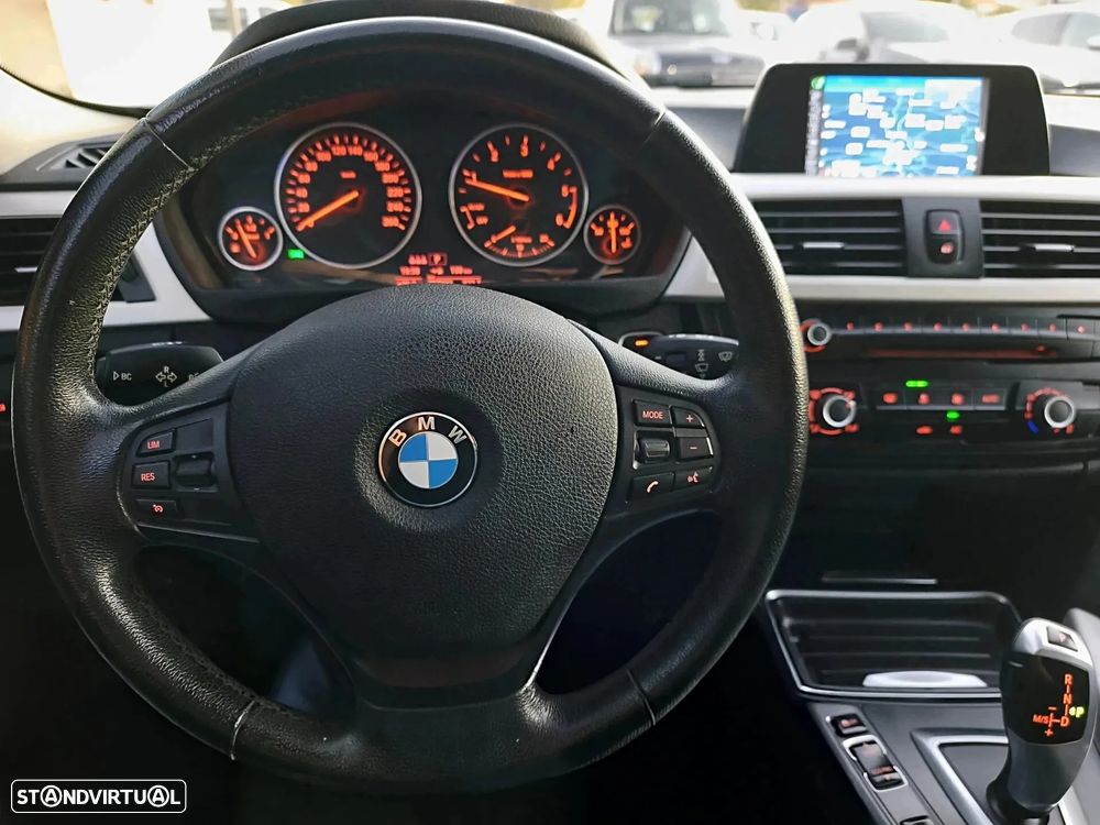 BMW 318 d Auto Line Sport - 22