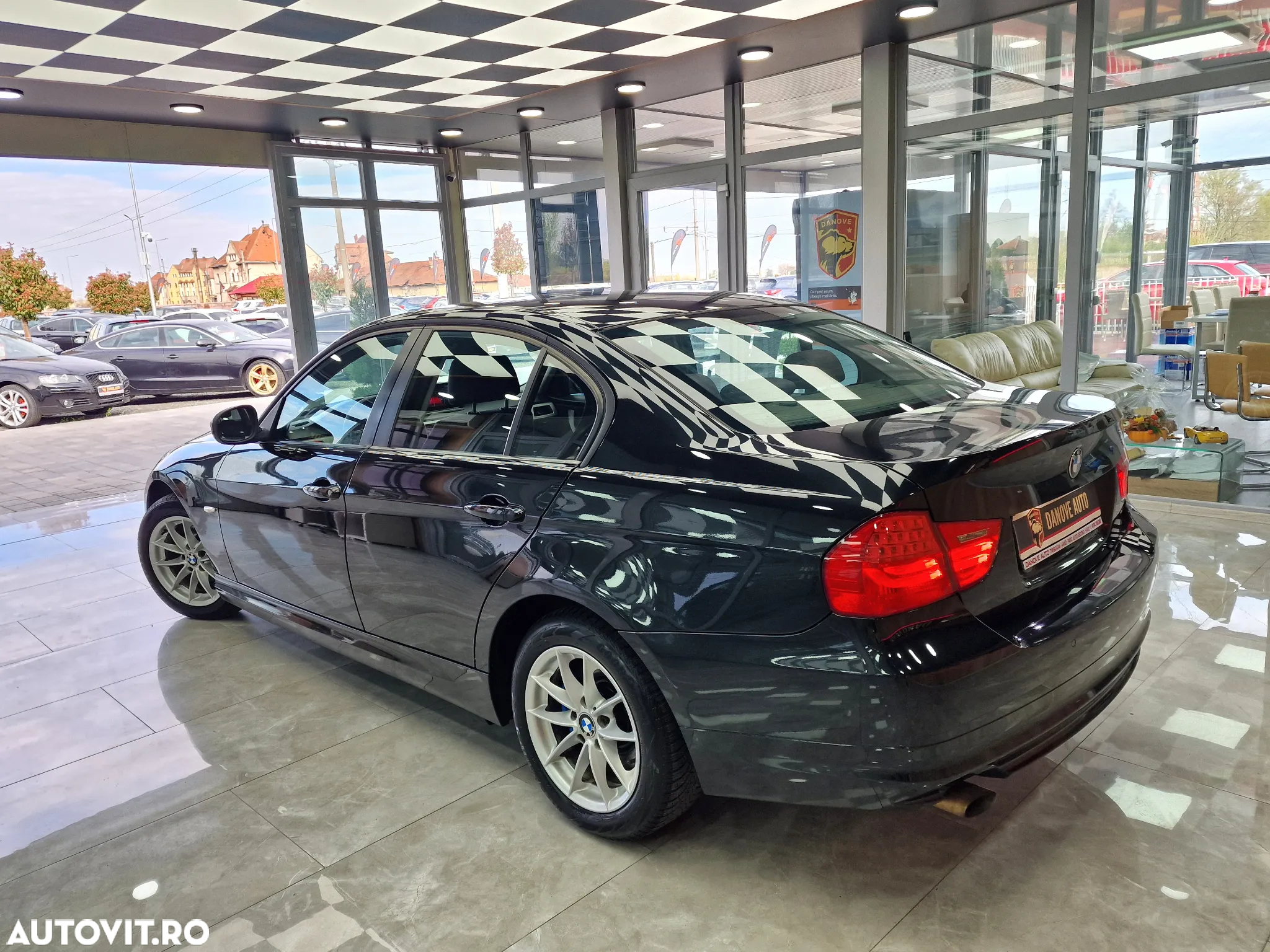 BMW Seria 3 318d - 10