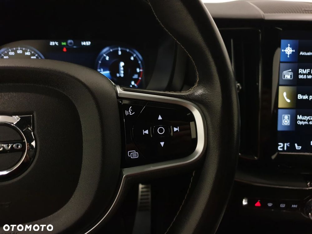 Volvo XC 60 D4 R-Design - 40