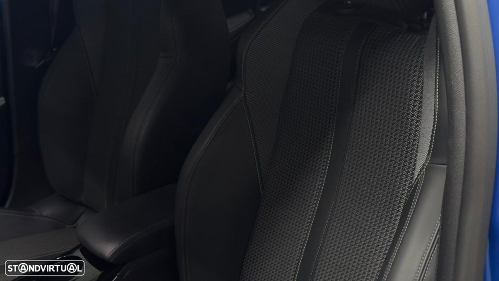 Peugeot e-208 GT - 44
