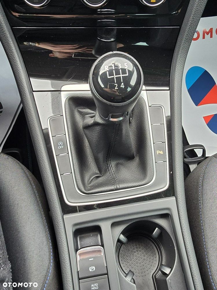 Volkswagen Golf - 34