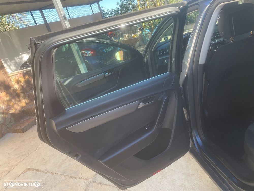 VW Passat Variant 1.6 TDI BlueMotion Comfortline - 26
