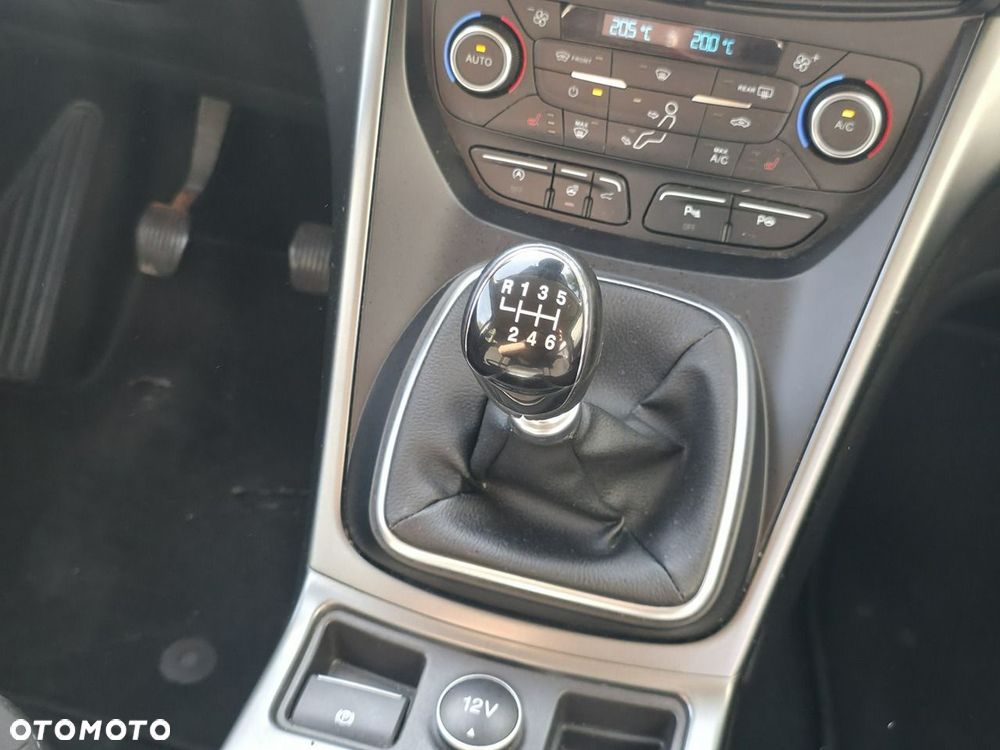 Ford Kuga - 16