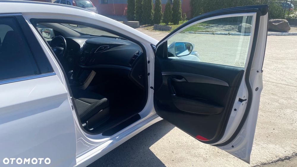 Hyundai i40 Kombi blue 1.6 Family+ - 19