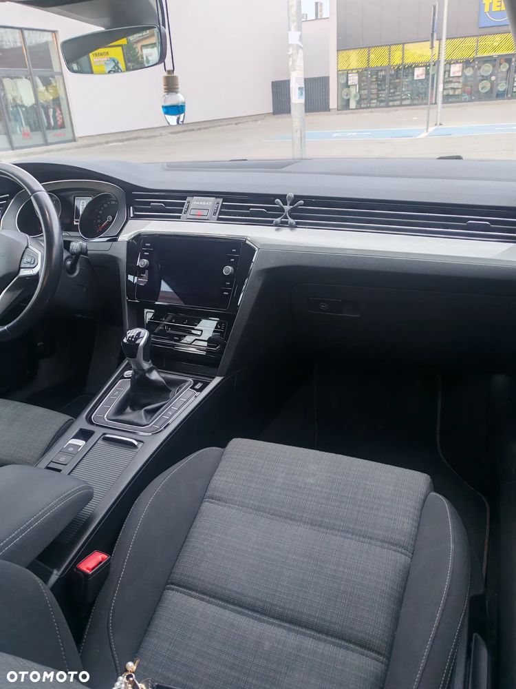 Volkswagen Passat 2.0 TDI SCR Comfortline - 20