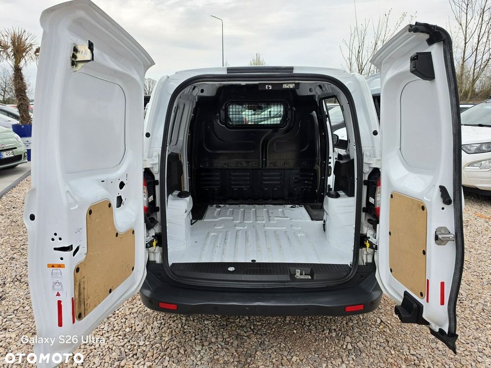 Ford Transit Courier - 30