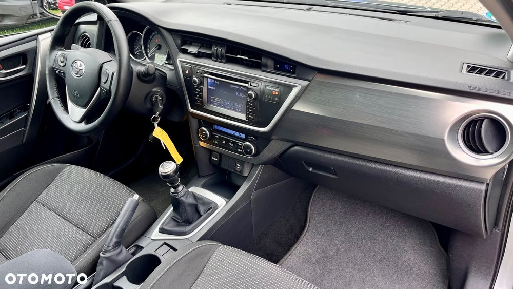 Toyota Auris - 16