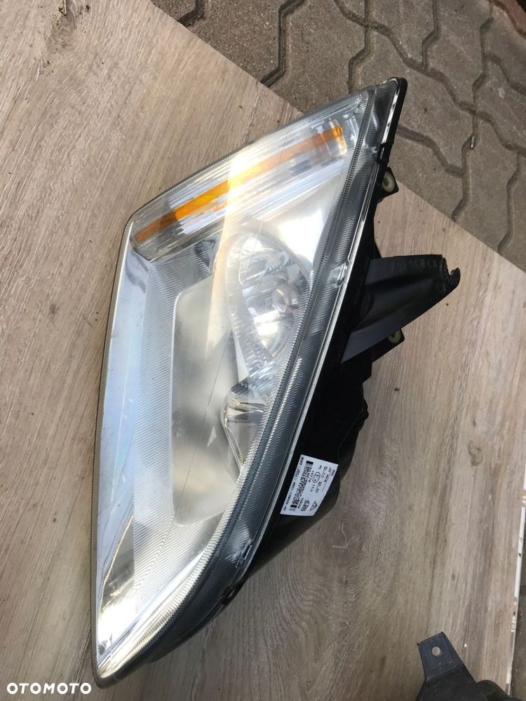 FORD FOCUS MK2 LAMPA PRZEDNIA PRAWA - 1