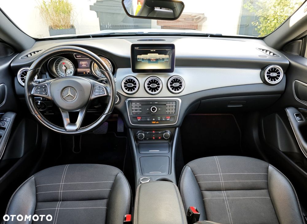 Mercedes-Benz CLA 180 7G-DCT - 14