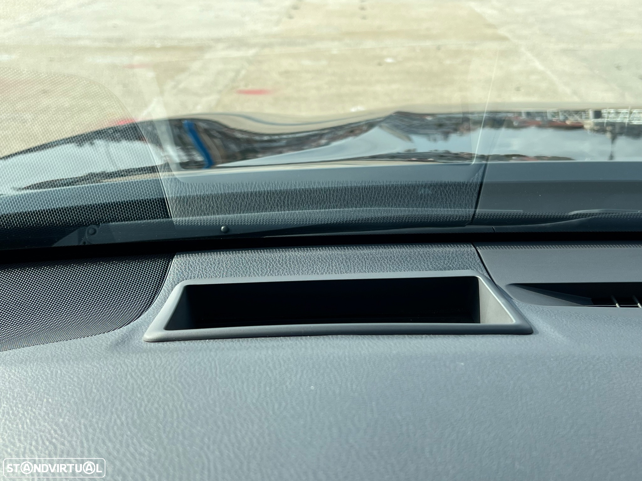 Toyota Camry 2.5 Hybrid Luxury - 19