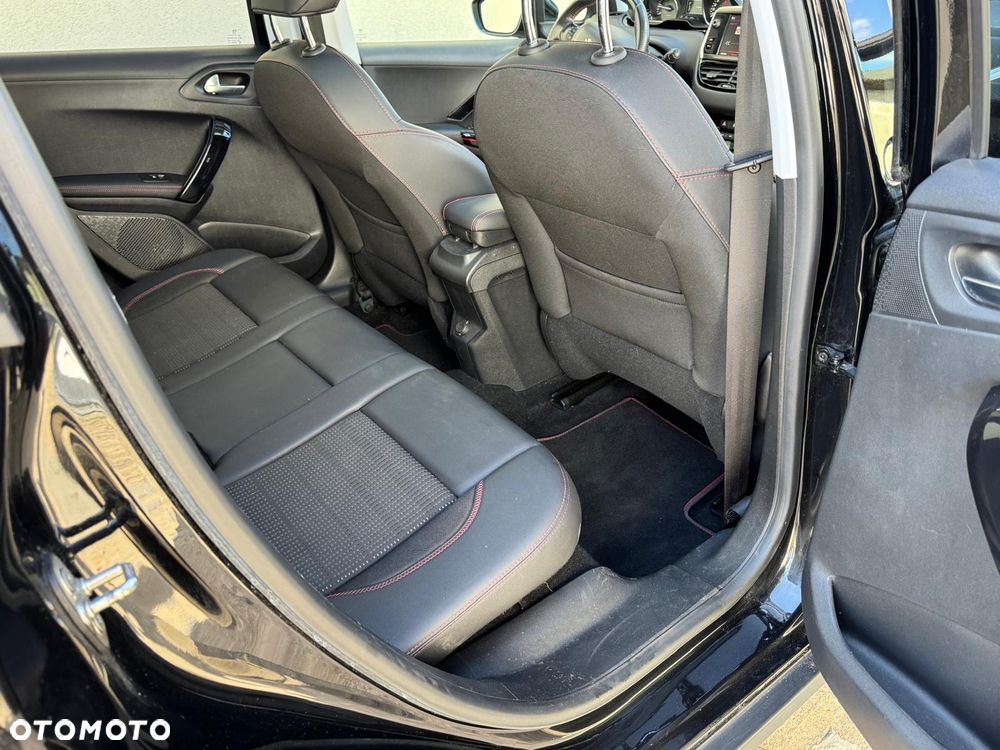 Peugeot 2008 1.6 BlueHDi Allure S&S - 14