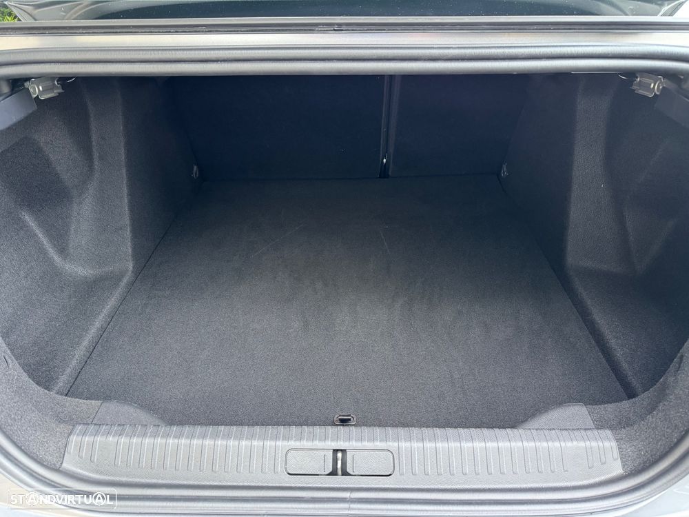 Citroën C4 X 1.2 PureTech Plus EAT8 - 24