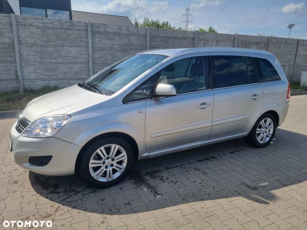 Opel Zafira 1.8 Cosmo - 2