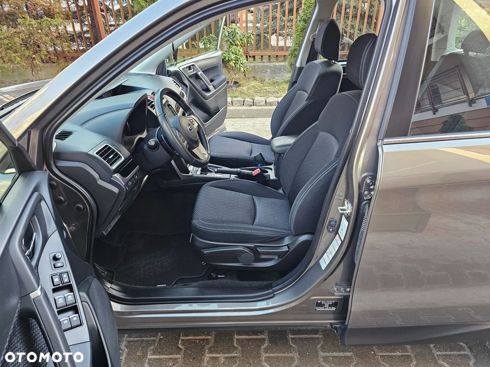 Subaru Forester 2.0 i Exclusive Lineartronic - 10