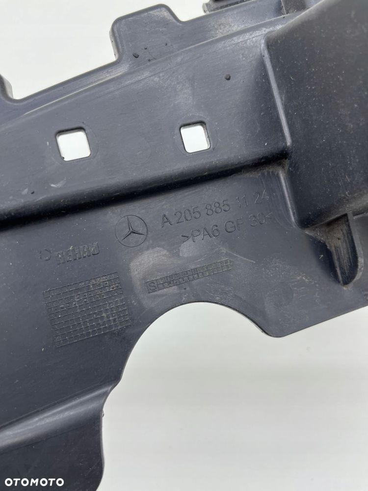 MERCEDES W205 ŚLIZG ZDERZAKA LEWY TYŁ UCHWYT WYDECHU A2058851124 - 2