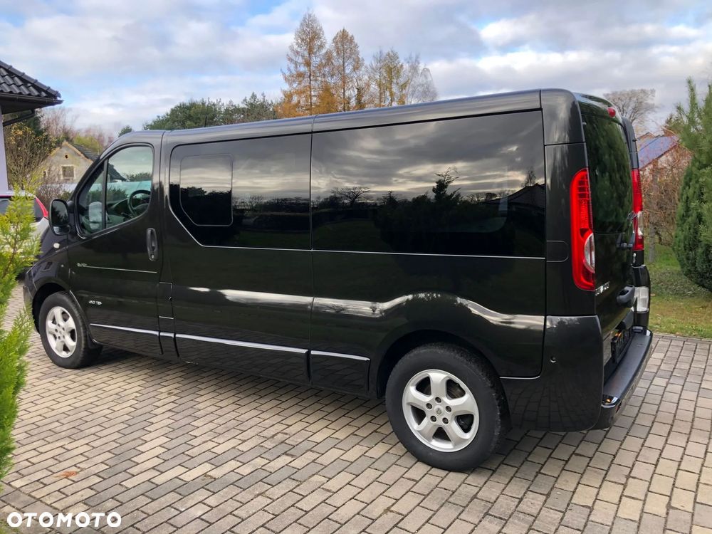 Renault Trafic Grand Passenger Black Edition - 4