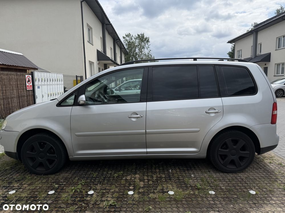 Volkswagen Touran - 1