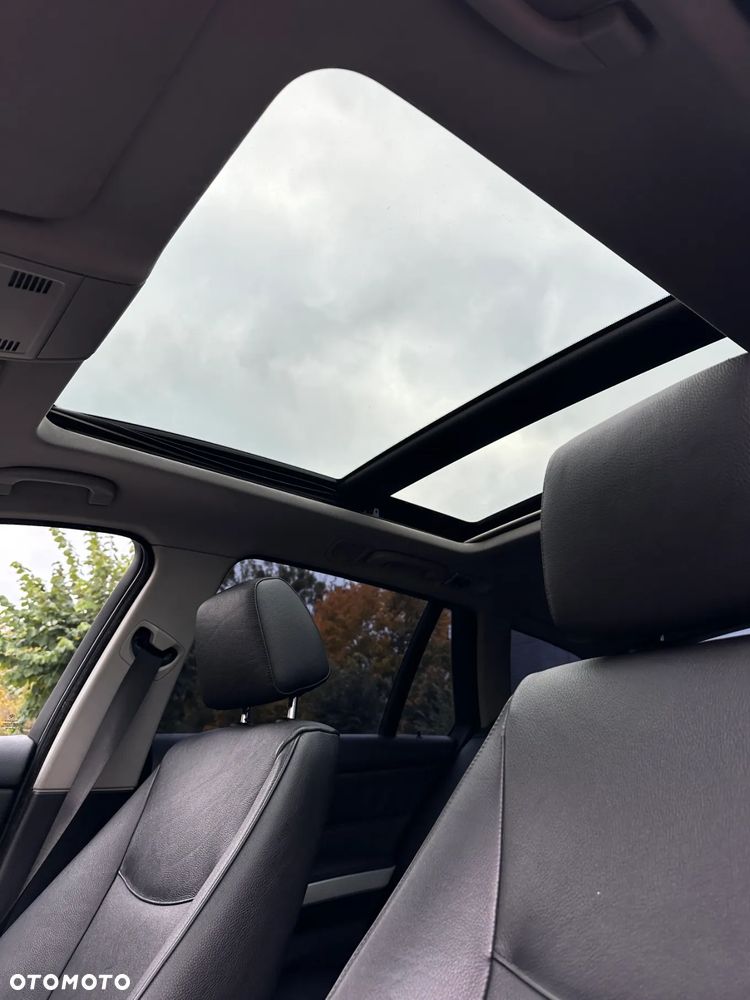 BMW Seria 3 320d Touring - 11