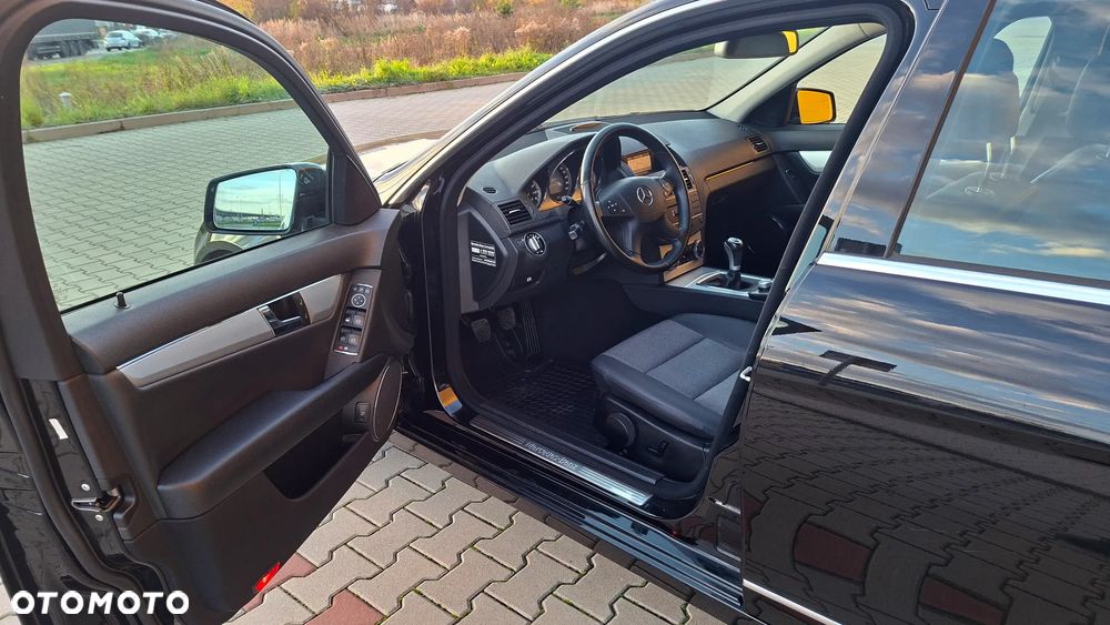 Mercedes-Benz Klasa C 180 Kompressor Avantgarde - 17