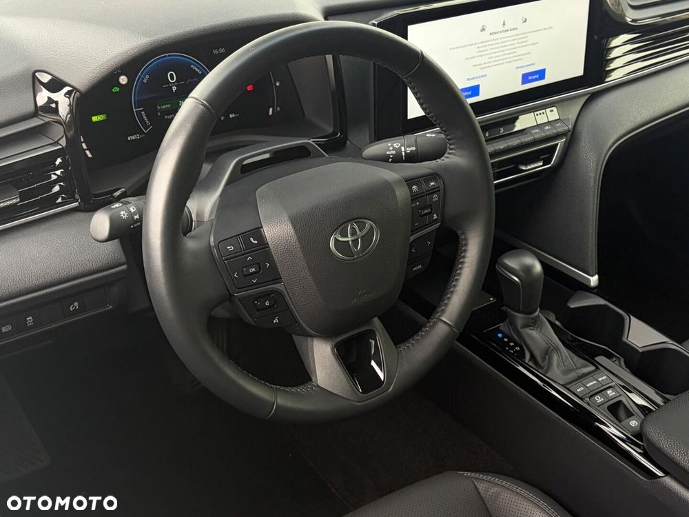 Toyota Camry - 16