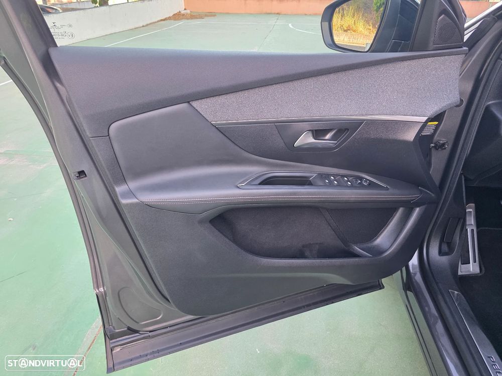 Peugeot 3008 1.6 Hybrid GT Pack e-EAT8 - 29
